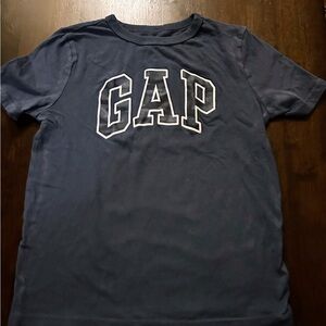 GAP size small (6/7) logo tee.